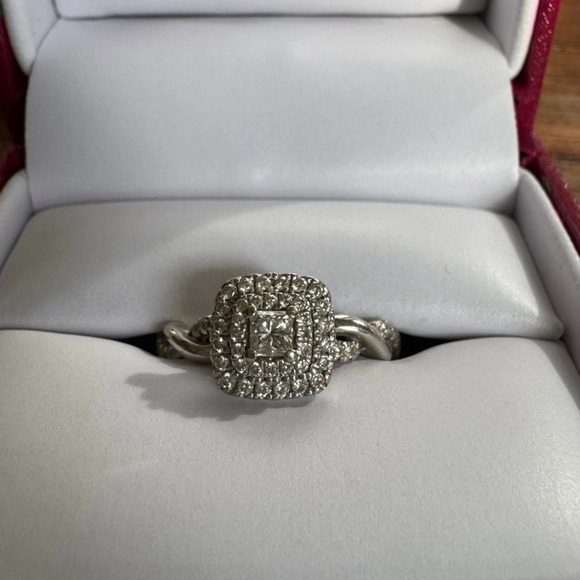 10k WG Helzberg Ring LDS 7.5 Diamond Engagement - Picture 1 of 5